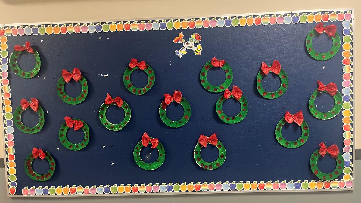 Div. 9 Holiday Wreaths